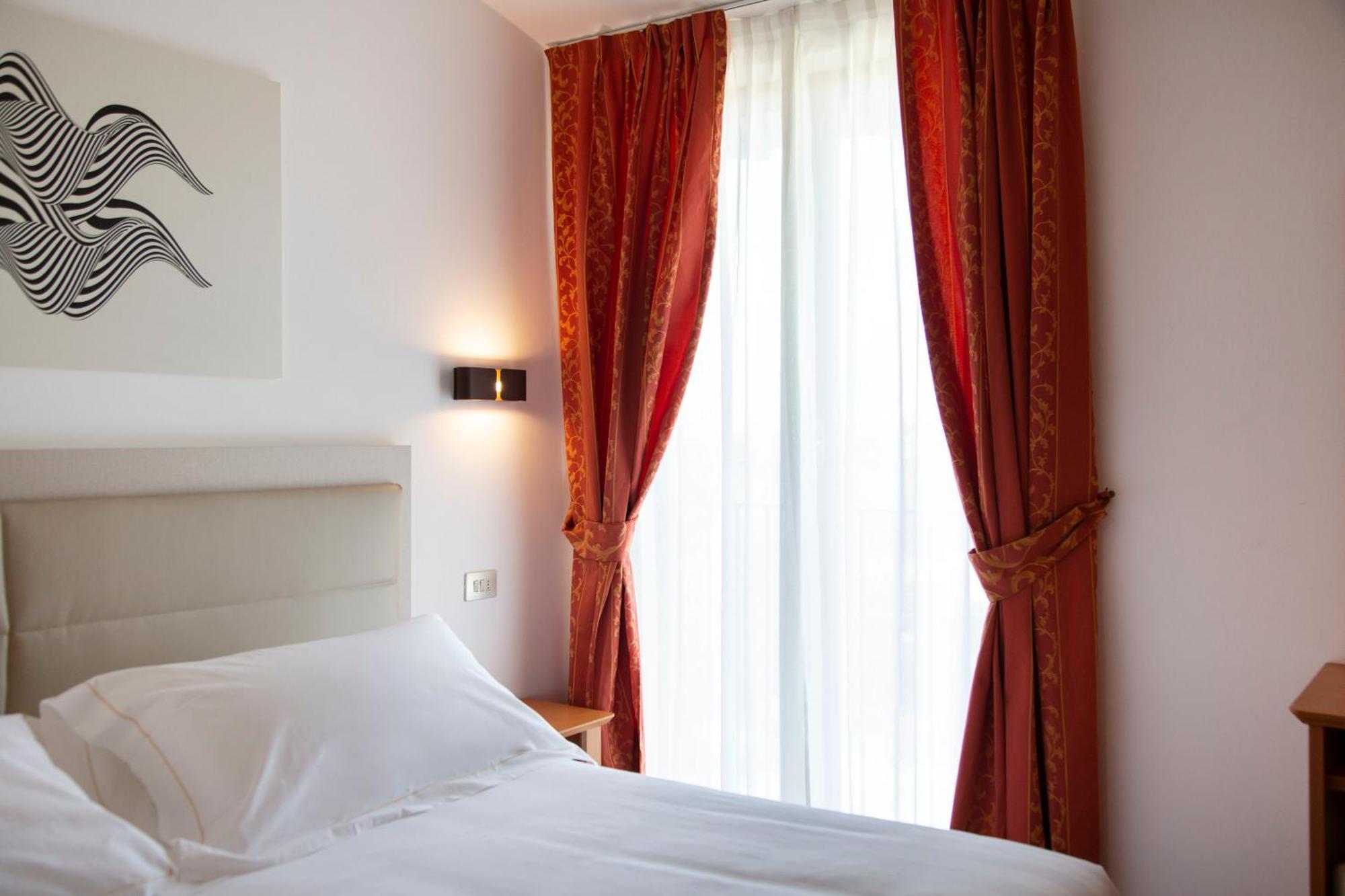 Hotel Villa Paradiso Passignano sul Trasimeno Room photo